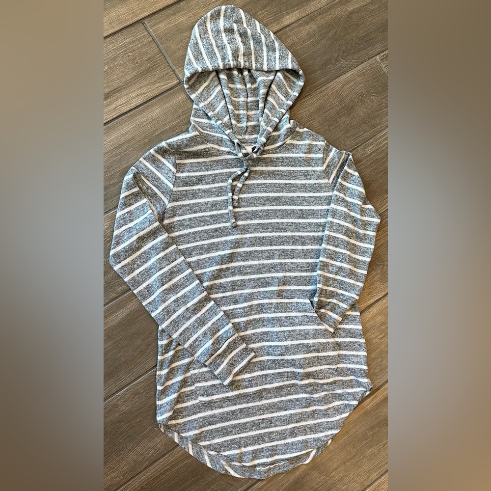 Weekend Edition - Women’s hooded light sweater